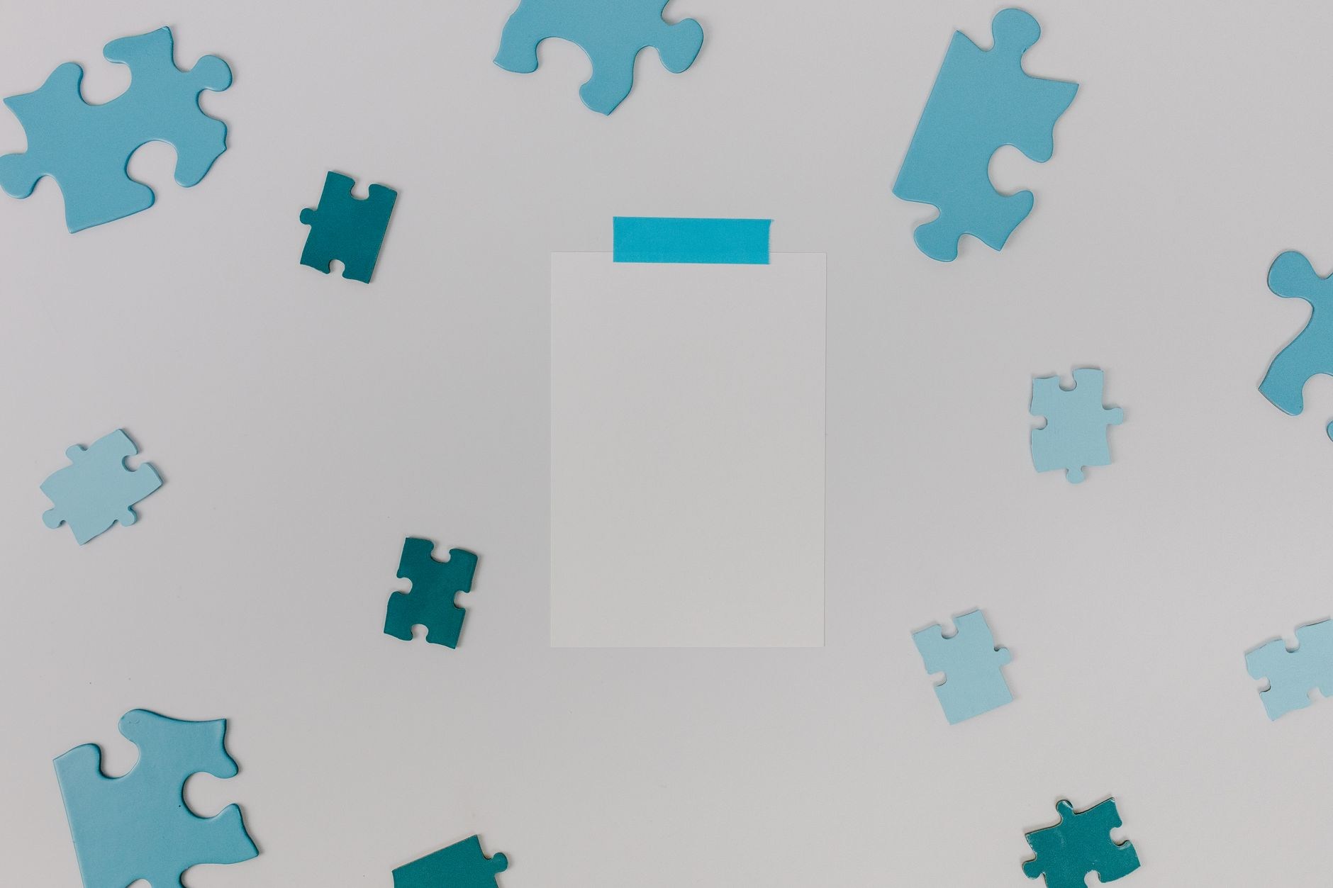 Casoola gameplay screenshot showing a layered puzzle room with environmental clues